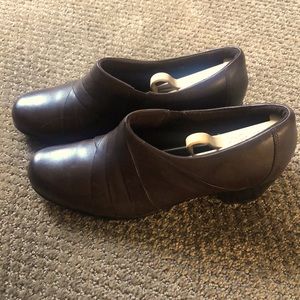 Womens Clarks Brown heeled booties size 7.5